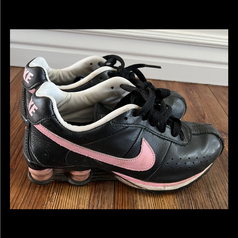 Nike Women's Black and Pink Running Shoes